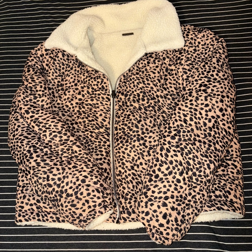 Women’s billabong zip up.. cheetah/sherpa reversible